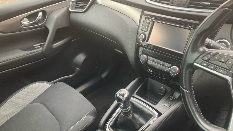 Nissan Qashqai 1.2 DiG-T N-Connecta 5dr Petrol Hatchback